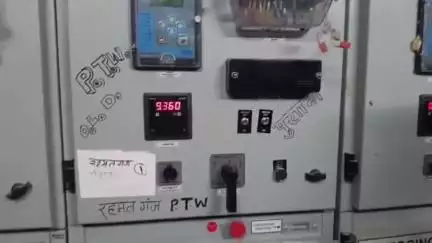 स्वार: मानपुर बिजली घर में सिख समाज के लोगों ने बिजली कर्मचारियों को लापरवाही का आरोप लगाते हुए सिखाया सबक
