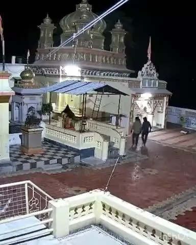 भातकुली: शुक्लेश्वर मंदिरात चोरट्यांनी दानपेट्या फोडून पळवली रक्कम.. सीसीटीव्ही कॅमेऱ्यात  चोरटा कैद