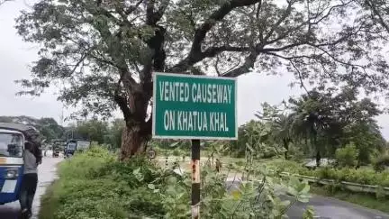 গোপীবল্লভপুর ২: টানা বৃষ্টির কারনে তপশিয়ার কাঁথুয়া খালের জলস্তর বেড়ে যাওয়া কজওয়ের উপর দিয়ে বইছে জল যোগাযোগ বিচ্ছিন্ন এলাকায়