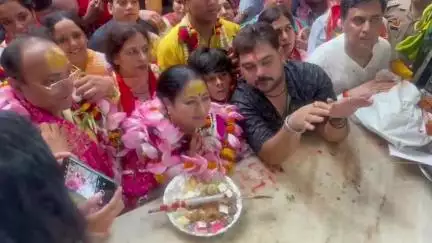 मथुरा: वृन्दावन में ठाकुर बांके बिहारी की शरण में पहुंची दिल्ली की सीएम रेखा गुप्ता