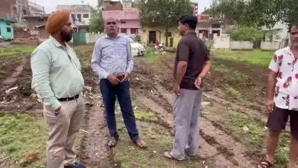 फिट इंडिया क्लब गुना की पर्यावरण विंग पितृ स्मृति वन समिति विकसित कर रही है नजूल कॉलोनी का भैरव बाबा पार्क