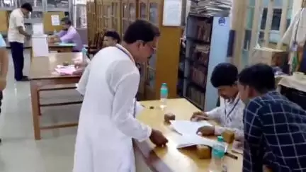 ইংরেজবাজার: রাজ হোটেল মোড় এলাকায় নির্বাচন অনুষ্ঠিত হলো মুসলিম ইনস্টিটিউটের