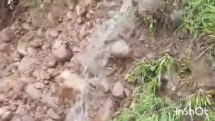 हमीरपुर: ग्राम पंचायत भटेड में तेज बारिश से लहासा मकान पर गिरा, परिवार ने प्रशासन से मदद की गुहार लगाई