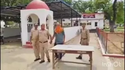 मिहींपुरवा: मोतीपुर में 315 बोर का तमंचा, 01 जिन्दा कारतूस और एक मोटर साइकिल के साथ एक अभियुक्त को किया गिरफ्तार