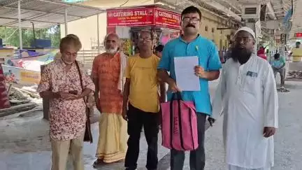 দিনহাটা ১: সঠিক সময়ে ট্রেন চালানো সহ বিভিন্ন দাবিতে দিনহাটা স্টেশনের আধিকারিক এর মারফত আলিপুরদুয়ার DRM এর কাছে ডেপুটেশন
