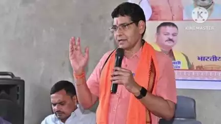 बलौदाबाजार विधायक एवं राजस्व मंत्री टंक राम वर्मा ने कार्यकर्ताओं के साथ सुनी प्रधानमंत्री नरेंद्र मोदी की मन की बात
