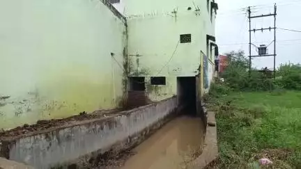 कटंगी: नगर परिषद कर्मचारी द्वारा प्लाट में मिट्टी डालने से आवासीय मकान में जलभराव, पीड़ित ने सुनाई आपबीती