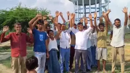 नवाबगंज: ज़ैदपुर के लोधपुरा में सार्वजनिक खलिहान की भूमि में बनाई जा रही इंटरलॉकिंग को स्थानीय लोगों ने बताया अवैध #jansamasya