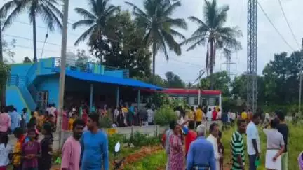 ತಿಪಟೂರು: ಕೊನೆಹಳ್ಳಿ ಬಳಿ ಚಾಲಕನ ನಿಯಂತ್ರಣ ತಪ್ಪಿ ರಸ್ತೆಬದಿಯ ಮನೆಗೆ ನುಗ್ಗಿದ ಬಸ್, 35 ಪ್ರಯಾಣಿಕರಿಗೆ ತೀವ್ರ ಗಾಯ