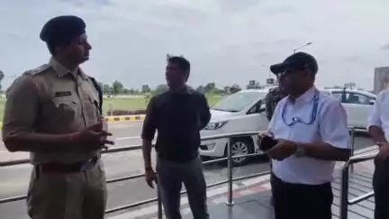 दतिया नगर: दतिया एयरपोर्ट पर इमरजेंसी मॉडल का आयोजन, दतिया कलेक्टर और पुलिस अधीक्षक ने देखी व्यवस्था