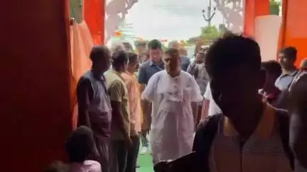 নন্দীগ্রাম ২: প্রধানমন্ত্রীর ভার্চুয়াল মন কি বাত আজ নারায়ণচক প্রাথমিকবিদ্যালয়ে সকলের সঙ্গে বসে দেখলেন বিরোধী দল নেতা শুভেন্দু অধিকারী