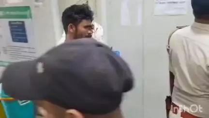 जहानाबाद: मांदिल के पास कुत्ते को बचाने के दौरान बाइक सवार दुर्घटनाग्रस्त, इलाज जारी