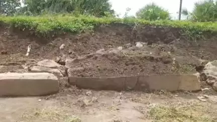 ఖానాపూర్: సదర్మాట్ ప్రధాన కాలువలో కూలిన సైడ్ వాల్ నిర్మించాలని ప్రభుత్వాన్ని వేడుకుంటున్న ఆయకట్టు రైతులు  #localissue
