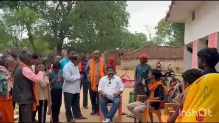 त्योंथर: देउर कोठार में जन चौपाल का हुआ आयोजन, कांग्रेस नेता कमांडो वरुण गौतम ने सुनीं समस्याएँ