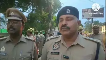 बस्ती: बस्ती जिले के शास्त्री चौक पर सड़क किनारे दुकान लगाकर अतिक्रमण करने वालों को सीओ सिटी ने दी हिदायत