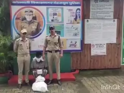 विकासनगर: कोतवाली विकासनगर पुलिस ने 1 अभियुक्त को 60 पाउच मसालेदार देशी शराब के साथ किया गिरफ्तार