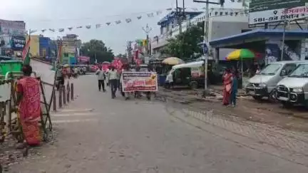 মিনাখাঁ: ল কলেজের ছাত্রীর গণধর্ষণকারী ও তামান্না খুনের হত্যাকারীদের সাজার দাবিতে মালঞ্চ বাজারে সিপিআইএমের বিক্ষোভ মিছিল