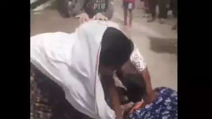 मैनपुरी: कोतवाली क्षेत्र के नगला कीरत में दो पक्षों की महिलाओं के बीच जमकर हुई मारपीट, वीडियो सोशल मीडिया पर हुआ वायरल