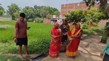 मऊ: चक खुदा दाद गांव में स्थानीय लोग नाली जाम से परेशान, नहीं हुआ समस्या का समाधान #jansamasya