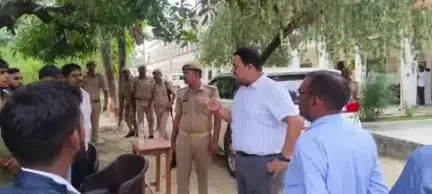 भीटी: कनिष्ठ सहायक और कनिष्ठ लिपिक की परीक्षा संपन्न, महरुआ और कटेहरी परीक्षा केंद्रों का डीएम ने लिया जायजा