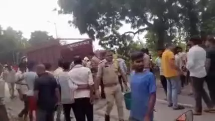 खागा: नरसिंहपुर कबरहा के पास ट्रक से कुचलकर बुजुर्ग की मौत, ट्रक चालक फरार, बुजुर्ग पैथोलॉजी जांच के लिए गया था