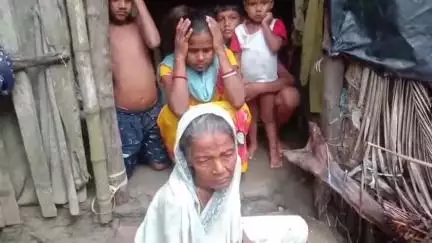 হিঙ্গলগঞ্জ: মারামারির ঘটনায় পূর্ব খেজুরবেড়িয়া এলাকা থেকে ২ জন আটক করল হাসনাবাদ থানার পুলিশ