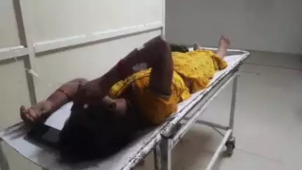 भिंड नगर: डीडी दीनपुरा गांव के पास अज्ञात वाहन ने बाइक को टक्कर मारी, तीन लोग घायल