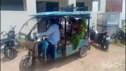 दौसा: दोसा के गणेशपुर रोड पर एक भवन में धर्मांतरण की सूचना पर पहुंची पुलिस और स्थानीय लोग