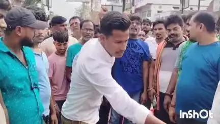 दाउदनगर: दाउदनगर के भखरुआं मोड़ पर एन एच 139 को फोर लेन कराने की मांग को लेकर करीब दो घंटे तक रहा सड़क जाम