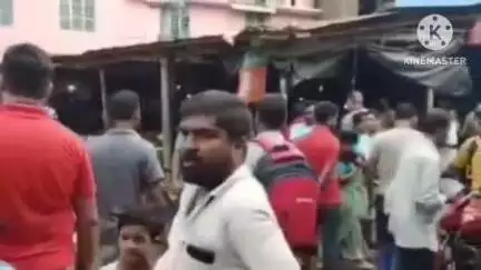 বিষ্ণুপুর ১: গাববেরিয়া এলাকায় রাস্তা সংস্কারের দাবিতে রাস্তা অবরোধ করে বিক্ষোভ এলাকাবাসীদের#jansamasya