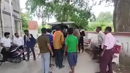 बदायूं: बगरैन गांव में पति-पत्नी के विवाद के बाद ससुराल से लौटे पति ने घर में पंखे पर फांसी लगाकर आत्महत्या की