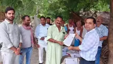 छपरा: जिले के विभिन्न प्रखंडों के गांवों में मतदाता सूची पुनरीक्षण अभियान शुरू, डीएम ने दी जानकारी