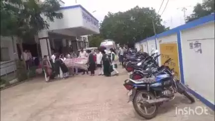 भैंसदेही: नगर के सामुदायिक स्वास्थ्य केंद्र में जनप्रतिनिधियों ने मलेरिया जन जागरूकता रथ को हरी झंडी दिखाई