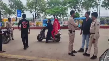 सागर नगर: कॉरिडोर से तालाब में लड़की ने लगाई छलांग, पुलिस की लापरवाही आई सामने, आधा घंटे बाद पहुंची महिला कांस्टेबल