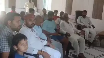 आज़मगढ़: जिले में पीएम के मन की बात को लोगों ने जगह-जगह एकजुट होकर सुना, भाजपा नेता हरिवंश मिश्रा के नेतृत्व में लगाए गए 21 वृक्ष
