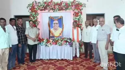 थानखम्हरिया: साजा विधायक ईश्वर साहू ने स्वर्गीय कमला देवी पांडे के दशगात्र कार्यक्रम में भाग लिया, श्रद्धा सुमन अर्पित किए
