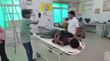 बदायूं: गभियाई गांव के निकट ईरिक्शा और स्कूटी की भिड़ंत में दो लोग हुए घायल
