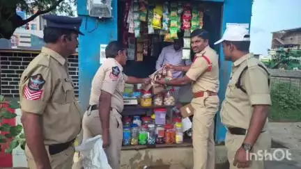 ఆత్మకూరు మండలం సిద్దాపురం గ్రామంలో కార్డెన్ సర్చ్ నిర్వహించిన పోలీసులు. 40 బైకులు 21 క్వార్టర్ సీసాలు స్వాధీనం