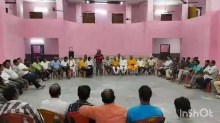 रामानुजगंज: टाउन हॉल में कांवरिया सेवा समिति की बैठक संपन्न, नगर पालिका अध्यक्ष रमन अग्रवाल रहे मौजूद