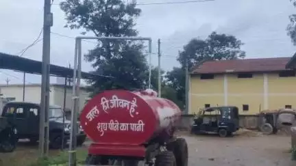 कोंडागांव: कोंडागांव नगर पालिका कर्मचारियों की लापरवाही से रोजाना हजारों लीटर पानी हो रहा बर्बाद, मटन मार्केट का वीडियो आया सामने