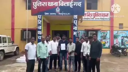 युवा कांग्रेस के पदाधिकारियों ने बिलाईगढ़ थाने में सौंपा ज्ञापन, विधायक के खिलाफ आपत्तिजनक टिप्पणी पर कार्रवाई की मांग