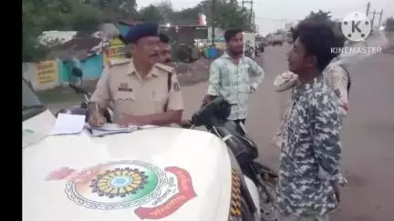 बलौदाबाज़ार: जिले में यातायात नियमों का उल्लंघन करने वाले 84 वाहन चालकों के खिलाफ की गई कार्रवाई, ₹44,700 का काटा गया चालान