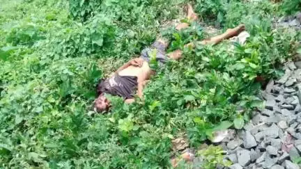 ইংরেজবাজার: কানে হেডফোন নিমাই সরা এলাকায় ট্রেনের ধাক্কায় মৃত্যু লরি চালকের