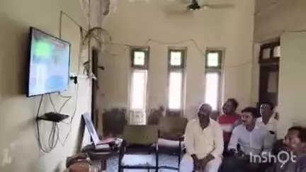 बिधूना: बेला कस्बे में प्रधानमंत्री की मन की बात सुनने के बाद मां के नाम पर किया गया वृक्षारोपण