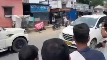 मांझी: छपरा से सिवान जाते समय जन सुराज नेता प्रशांत किशोर का दाउदपुर और एकमा में भव्य स्वागत