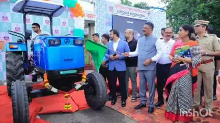 ठाणे: देशातील पहिल्या ई ट्रॅक्टरचे परिवहन मंत्री प्रताप सरनाईक यांच्या हस्ते आरटीओ कार्यालय येथे लोकार्पण आणि नोंदणी