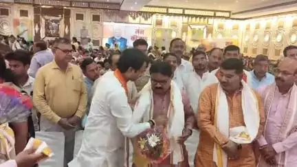 बस्ती: रेलवे स्टेशन रोड स्थित होटल में भाजपा प्रदेश उपाध्यक्ष सहित कई लोगों ने सुनी पीएम मोदी के मन की बात