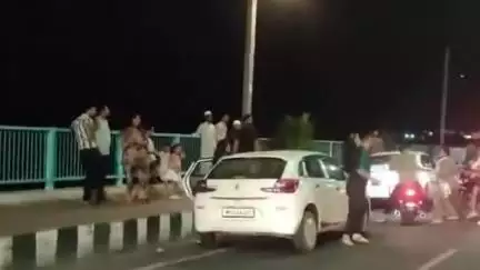 हुज़ूर: भोपाल के VIP रोड पर तलवार लहराते बाइक सवार का वीडियो आया सामने, कानून-व्यवस्था पर खड़े हुए सवाल