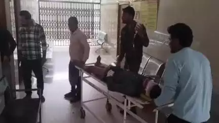 देवास: ग्राम बिलावली के पास अज्ञात वाहन की टक्कर से घायल हुए बाइक सवार एक पुरुष व एक महिला, ज़िला अस्पताल में कराया गया भर्ती