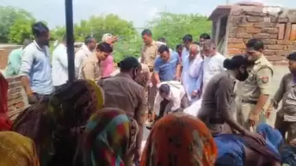 किरावली: अभुआपुरा में मकान की छत पर मिला महिला का शव